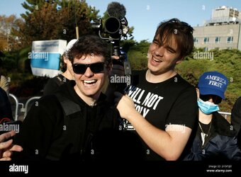 new-york-usa-10th-nov-2021-nick-fuentes-joins-supporters-of-the-former-president-trump-as-they...jpg new-york-usa-10th-nov-2021-nick-fuentes-joins-supporters-of-the-former-president-trump-as-they...jpg