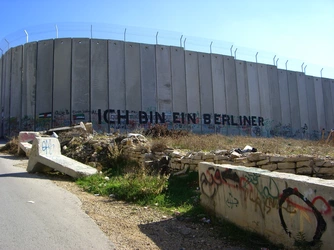 Israel-Palestinian_Wall_Ich_Bin_Eine_Berliner.jpg