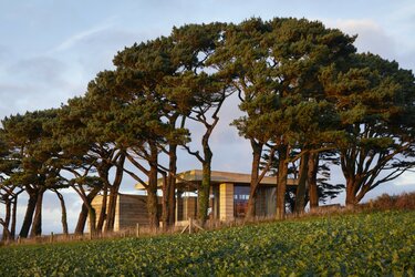 01_Atelier-Peter-Zumthor_Mole-Arch_Secular-Retreat_ph-Jack-Hobhouse_full.jpg