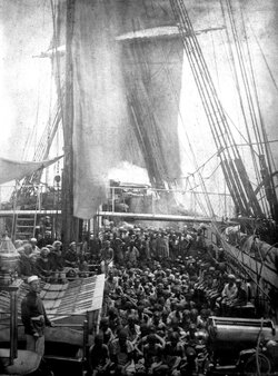 HMS_Daphne_rescued_slaves.jpg