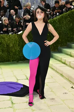 rachel-sennott-arrives-metropolitan-museum-127015495.webp