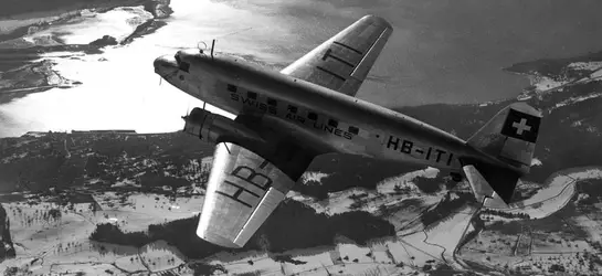 Douglas-DC-2-115-B-HB-ITI-1090x500.jpg