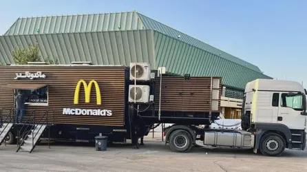 saudi-arabia-arranged-a-mobile-mcdonalds-for-trumps-visit-v0-04kzmxxl5l0f1.jpg