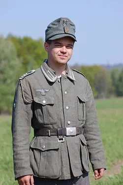what-is-a-good-color-to-make-gray-german-ww2-uniforms-v0-uzwieant4e2e1.jpg