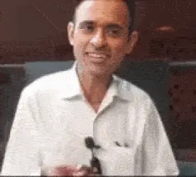vivek ramaswamy eats cow shit.gif