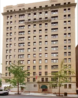 Apartment outside 1.png
